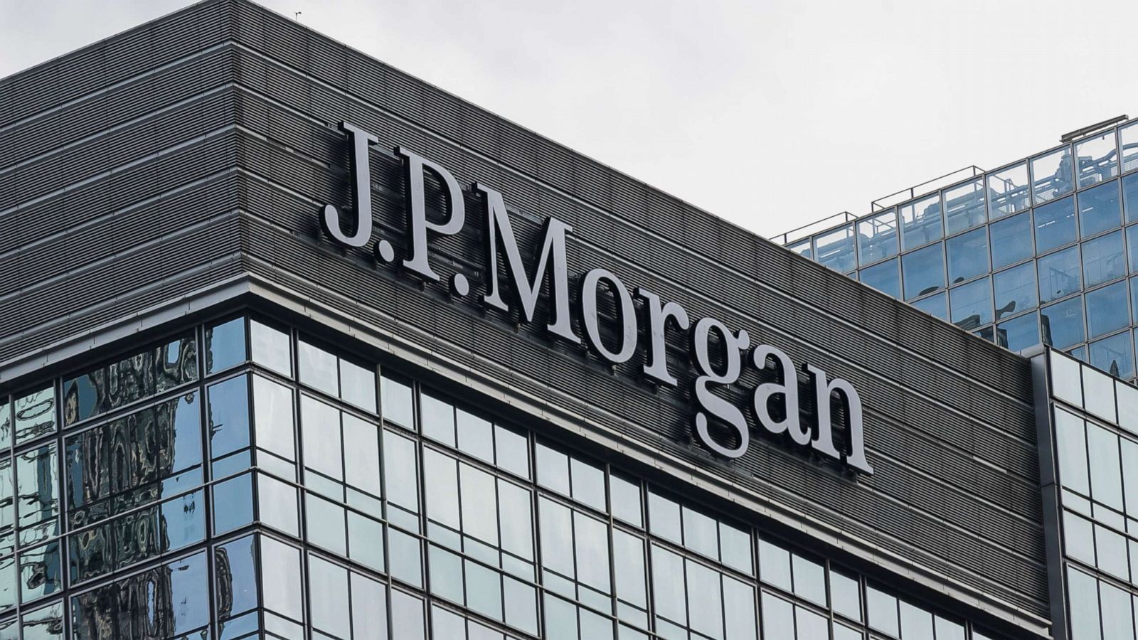 JPMorgan Exits NZBA Amid Broader U.S. Bank Departures