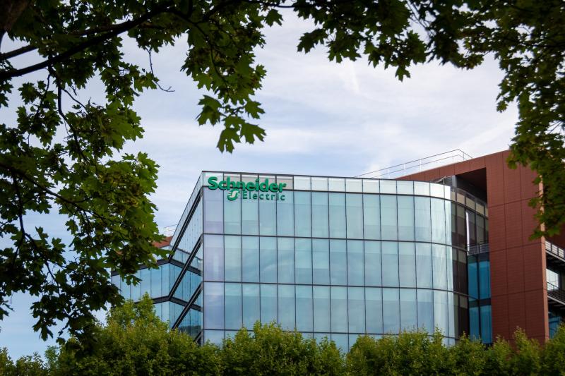 Schneider Electric Joins PCAF as First Global Sustainability Consultant Partner