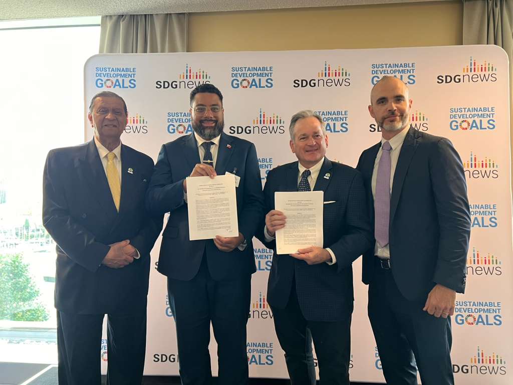 Panama signs MOU with Global Resilience Partners to formalize public-private partnership. L-R: Amir Dossal, Vice Chairman of GRP, Lord Fatafehi Fakafanua, Vice Chairman of GRP, H.E. Juan Carlos Navarro, Environment Minister of Panama, Matthew Tranchin, Chairman of GRP.
