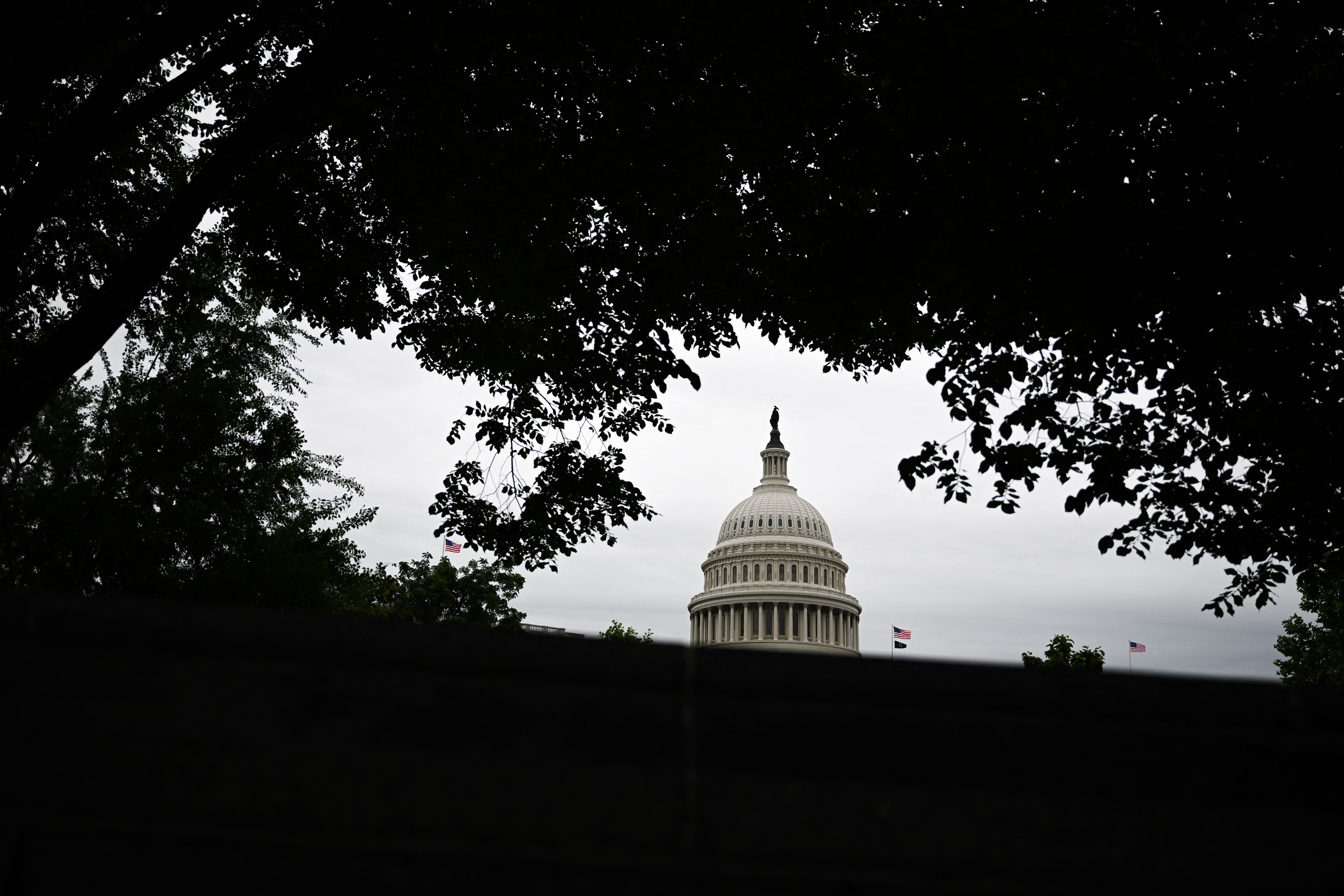 Congress Confronts War Powers Crisis as House Abruptly Cancels Vote on Iran